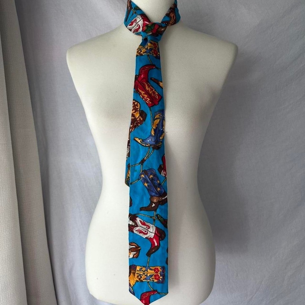 Vibrant rodeo themed tie